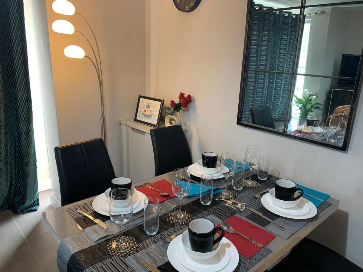 Aqua Dreams - Serviced Luxury Modern Belfast City Centre 2 Bed Apartment Exterior foto